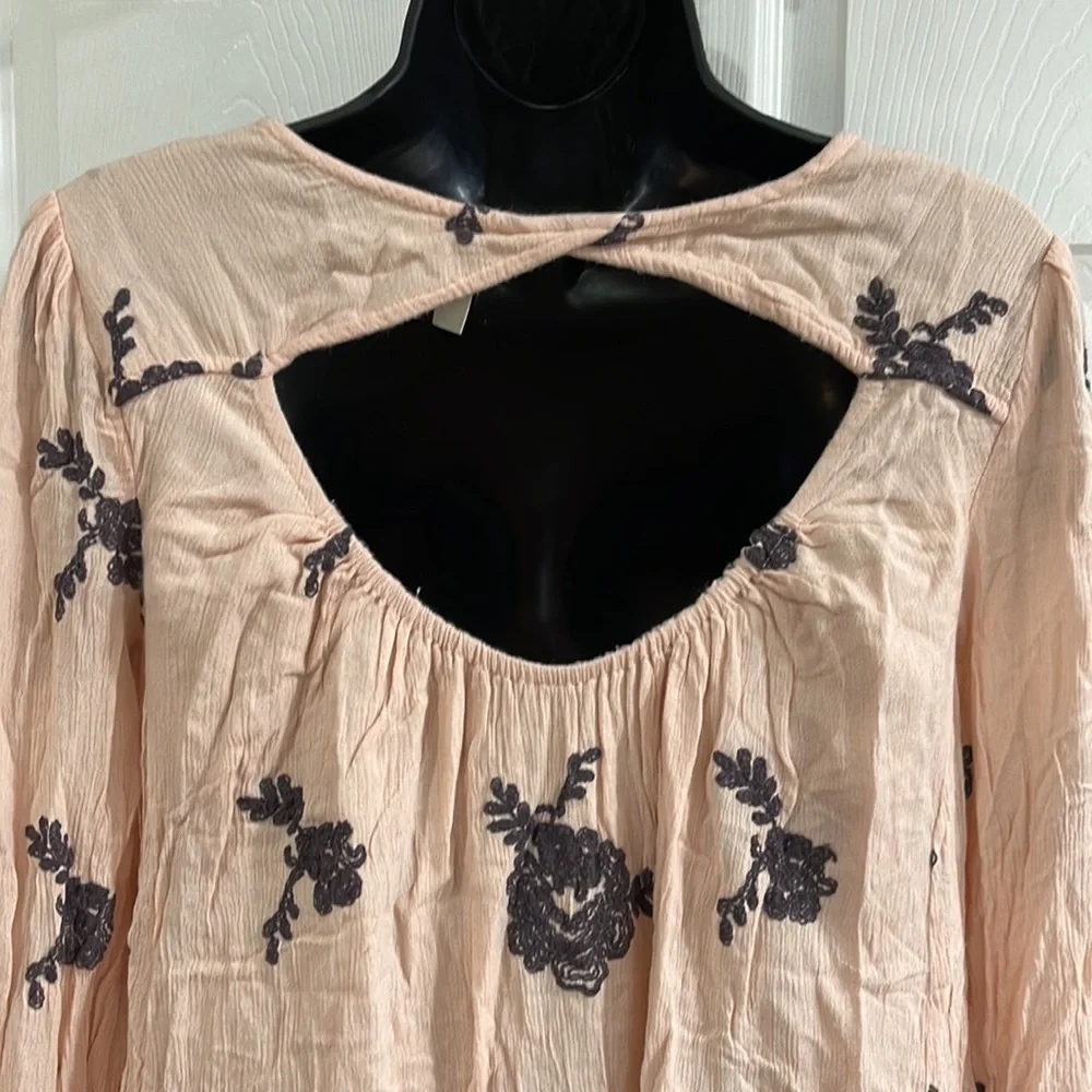 Peach and Gray Top - Picture 5 of 5